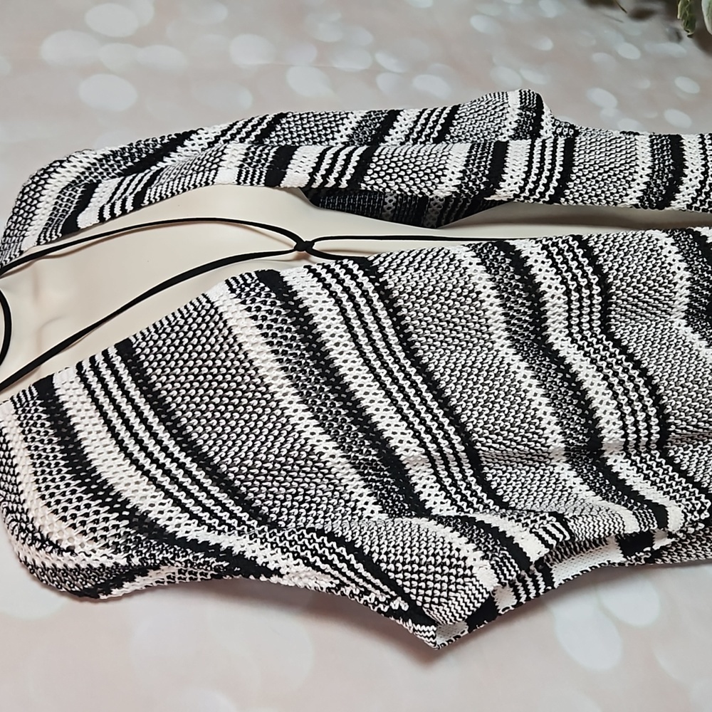 Eight Eight | Black and White Cotton Oversized Shrug Poncho - Picture 3 of 9